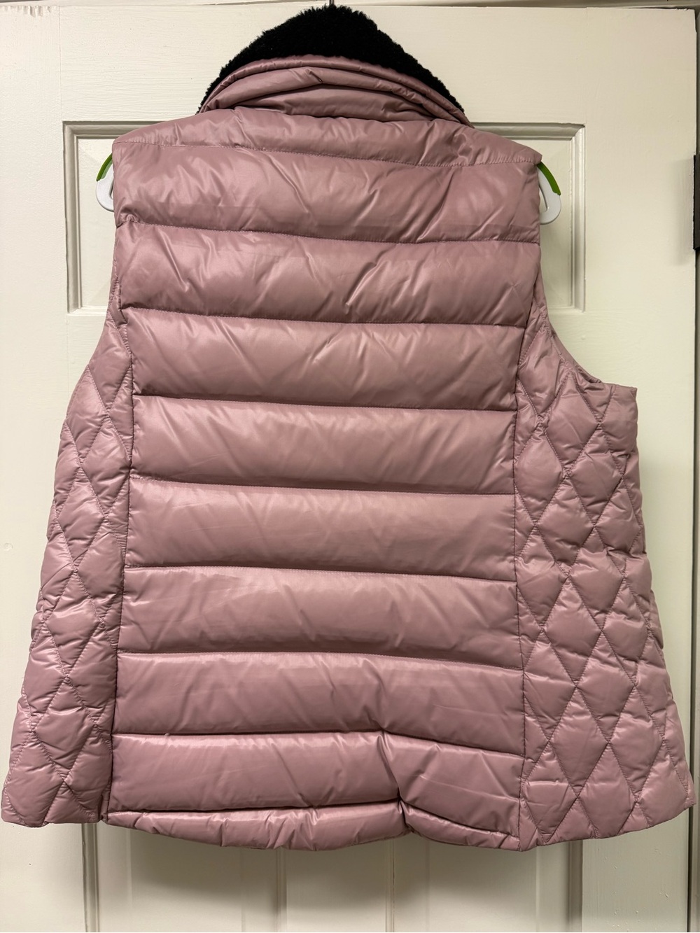 UGG Pink Quilted Puffer Vest Black Sherpa Collar Size Medium - Picture 11 of 11